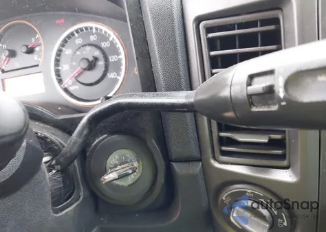 2010 Nissan Titan Xe z USA, uszkodzony, nr VIN 1N6BA0EJ0AN325398